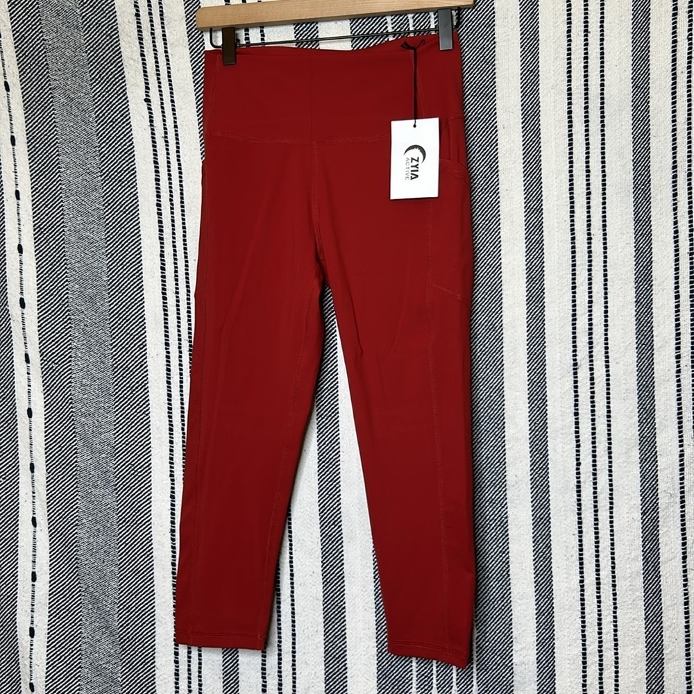 NWT ZYIA Red Pocket Brilliant High Rise Capri 20”